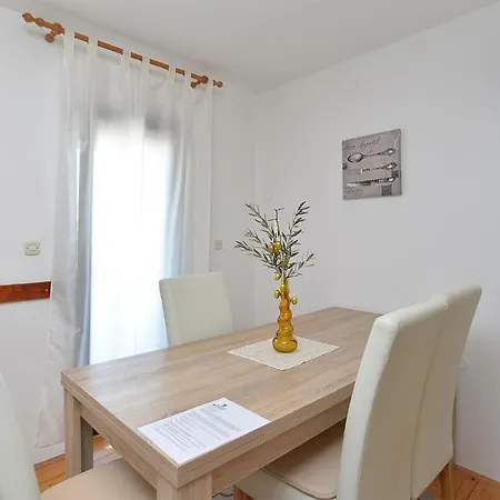Apartment Apartments Drago 589 Fažana